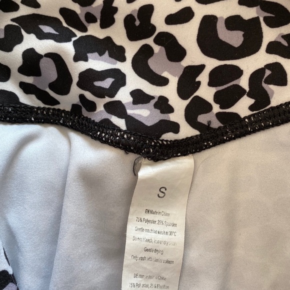 Size S - Picture 2 of 2